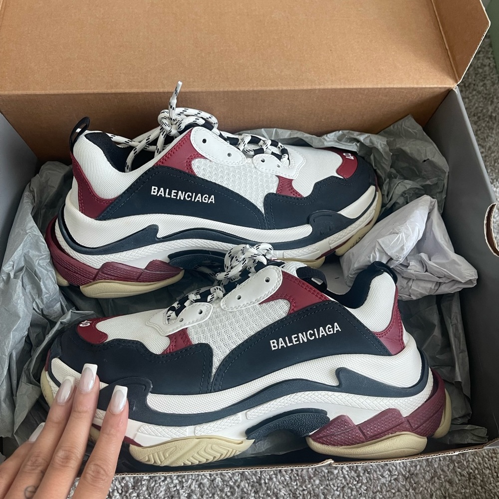 AUTHENTIC BALENCIAGA TRIPLE S same day shipping size 40